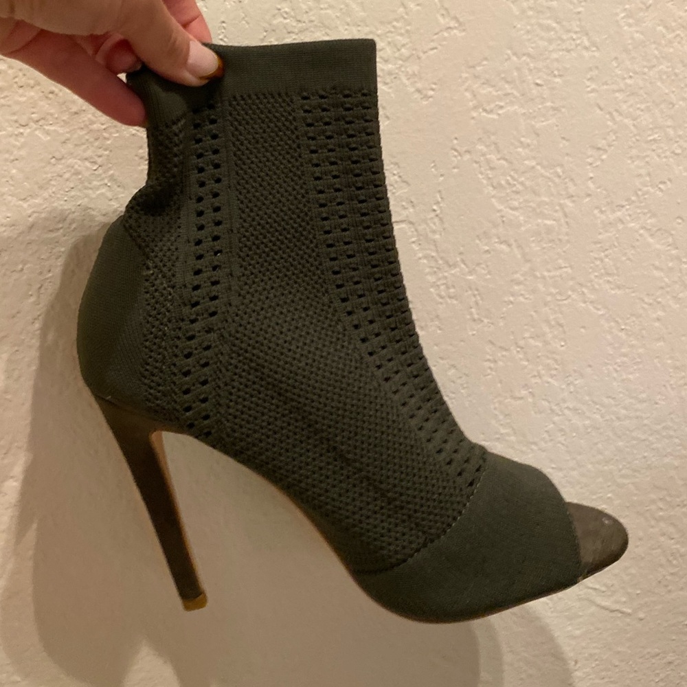 Open toe heeled booties
